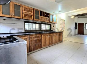 Casa · 180m² · 6 Ambientes · 1 Cochera · Venta Casa 6 Ambientes con Patio, Terraza y Cochera Cubierta en Parque Cha