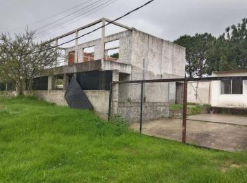 Casa · 105m² · 4 Ambientes · 2 Cocheras · Venta Casa en Cuchilla Alta con Salón Barbacoa