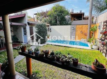 Casa · 111m² · 5 Ambientes · 1 Cochera · Casa Chalet en Venta en Martin Coronado, Tres de Febrero, G. B. a. Zona Oeste