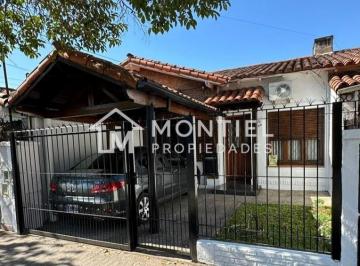 Casa · 85m² · 4 Ambientes · 1 Cochera · Casa Chalet en Venta en Ciudad Jardin, Tres de Febrero, G. B. a. Zona Oeste