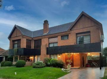 FVR-FVR-1690_2 · Casa en Venta Country Club El Venado I
