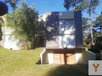 Casa · 320m² · 4 Ambientes · Casa en Alquiler Temporario - 3 Dorm. 3 Baños - Pinamar