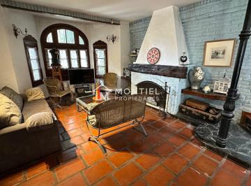 Casa · 219m² · 5 Ambientes · Casa Chalet en Venta en Caseros, Tres de Febrero, G. B. a. Zona Oeste