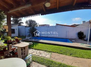 Casa · 196m² · 5 Ambientes · 2 Cocheras · Casa en Venta en El Palomar, Morón, G. B. a. Zona Oeste