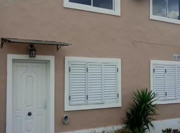 PH · 80m² · 4 Ambientes · 1 Cochera · PH en Monte Grande