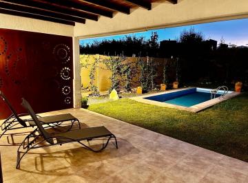 Casa · 500m² · 4 Ambientes · 2 Cocheras · Casa en Chacras de Coria
