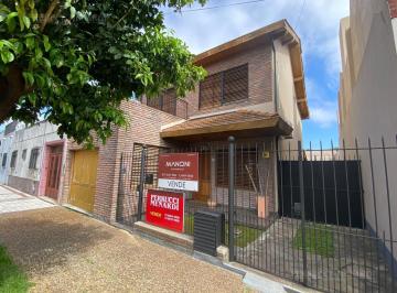 Casa · 163m² · 3 Ambientes · 4 Cocheras · Casa en Venta a Pocas Cuadras de La Estación.