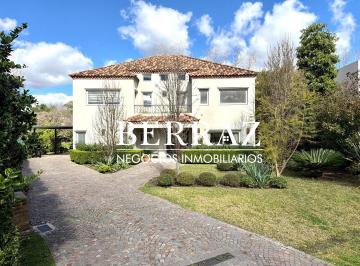 Casa · 304m² · 6 Ambientes · 3 Cocheras · Casa Venta 5 Dorm. Lote de 1059 m² Ayres de Pilar, Zona Norte