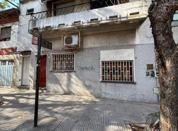 Casa de 7 ambientes, Boedo · 8amb 2ph Al Frente de 4amb c/u Patio Terraza Quincho E/indep