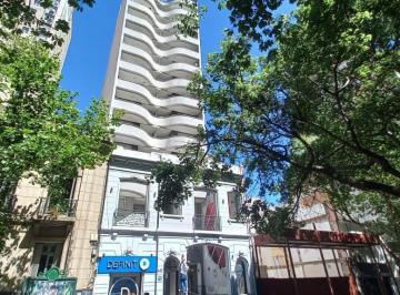 Oficina comercial · 180m² · Local con Sub Suelo - Excelente Ubicacion - Ingreso Independiente