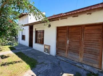 Casa · 110m² · 4 Ambientes · Casa de 4 Ambientes con Garage Doble y Patio - Barrio Villa Lourdes Apto Credito