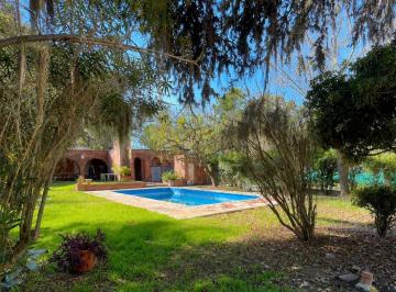 Casa · 154m² · 8 Ambientes · 2 Cocheras · Venta/permuta. Casa de Tres Dorm. con Pileta en Cañada de Gómez.