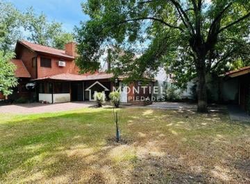Casa · 240m² · 6 Ambientes · 2 Cocheras · Casa Chalet en Venta en Hurlingham, G. B. a. Zona Oeste