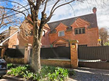 Casa · 800m² · 4 Dormitorios · 5 Cocheras · Casa en San Isidro