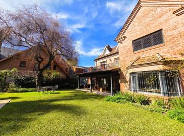 Casa · 800m² · 4 Dormitorios · 5 Cocheras · Casa en San Isidro