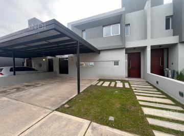Casa · 160m² · 4 Ambientes · 1 Cochera · - con Escritura - Posesion Inmediata - Escucha Propuestas.