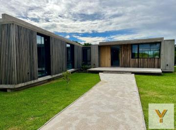 Casa · 250m² · 5 Ambientes · Casa en Venta - 4 Dorm. 3 Baños - 1.400 m² - Pinamar