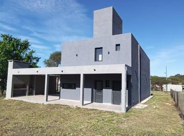 Casa · 190m² · 2 Ambientes · 2 Cocheras · A Estrenar - Posesion in Mediata - Escucha Propuesta