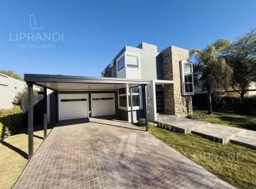 Casa · 330m² · 4 Ambientes · 2 Cocheras · Valle Escondido - con Escritura - Posesion Inmediata