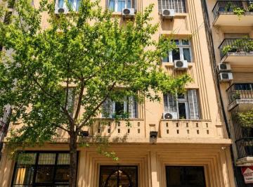 Consultorio de 4 ambientes, Recoleta · Las Heras 1600 Pza Vte Lopez Fces Ed. Virasoro