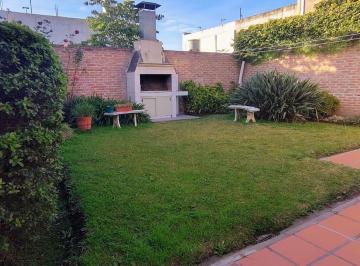 Casa · 104m² · 4 Ambientes · 1 Cochera · Poeta Lugones - Apto Credito Hipotecario - Posesion Inmediata