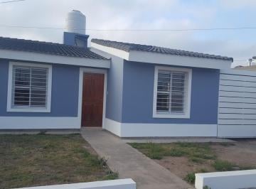 Casa · 80m² · 6 Ambientes · 1 Cochera · Casa de Dos Dorm. en Barrio Mutual Docente