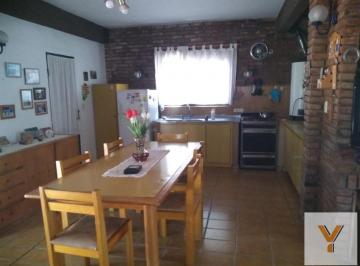 Casa · 100m² · 4 Ambientes · 1 Cochera · Casa en Venta - 2 Dorm. 2 Baños - Cochera - 200 m² - Abasto, La Plata