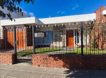 Casa · 156m² · 7 Ambientes · 2 Cocheras · Venta Casa Ayacucho Tres Habitaciones Apto Credito