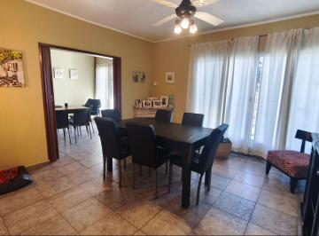 Casa · 156m² · 7 Ambientes · 2 Cocheras · Venta Casa Ayacucho Tres Habitaciones Apto Credito