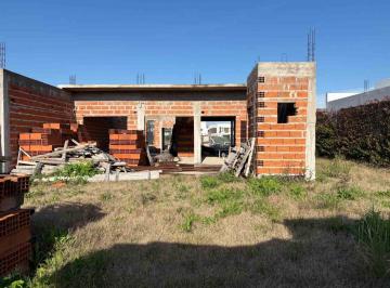 Casa · 260m² · 8 Ambientes · 1 Cochera · Casa en Obra Venta City Bell Materiales Incluidos