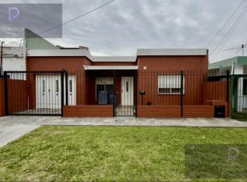 Casa · 140m² · 3 Ambientes · 1 Cochera · Casa en Bella Vista