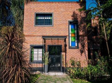 Casa · 201m² · 4 Ambientes · 1 Cochera · Venta de Excelente y Hermosa Casa en Parque Leloir - Ituzaingó