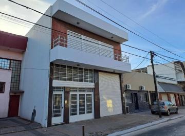 Casa de 6 ambientes, Tres de Febrero · Casa con Galpon y Garage! Unica