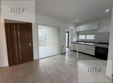Casa · 155m² · 4 Ambientes · Casa en Casas de Santa María