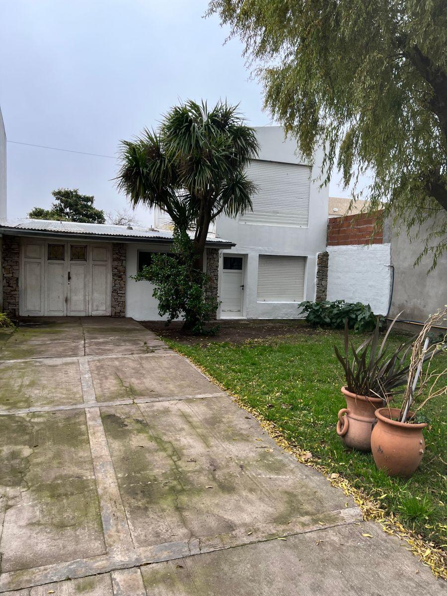 Casa en Barrio San Carlos, 3 Ambientes, Garage y Parque