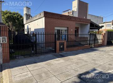 Casa · 80m² · 3 Ambientes · 2 Cocheras · Casa Venta Villa Luzuriaga