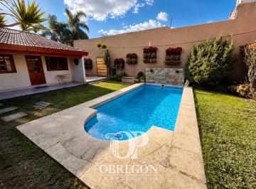 Casa · 130m² · 4 Ambientes · 2 Cocheras · Casa 4 Ambientes Lote Propio Wilde Pileta y Quincho