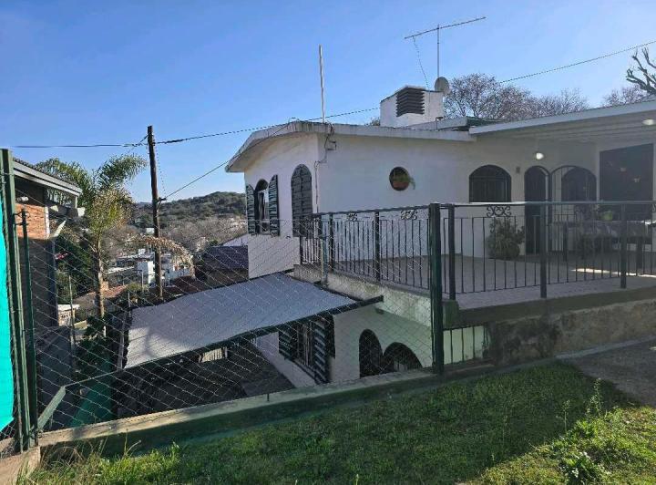 Casa · 250m² · 3 Dormitorios · 2 Cocheras