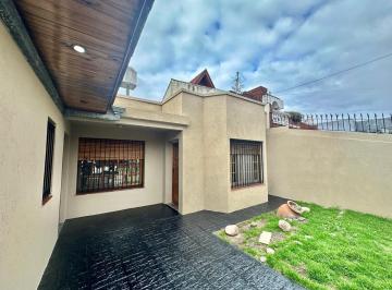 Casa · 150m² · 4 Ambientes · 2 Cocheras · Venta Casa 4 Ambientes con Jardín y Pileta Solano