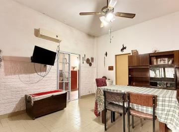Casa · 84m² · 3 Ambientes · 1 Cochera · Venta Casa 3 Amb I Casanova Lt. 300 m² C/ Parrilla