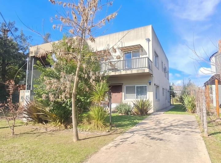 Casa · 165m² · 4 Ambientes · 2 Cocheras