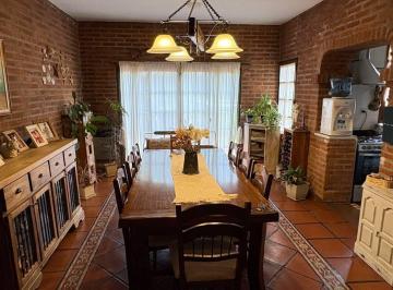 Casa · 200m² · 4 Ambientes · 2 Cocheras · Venta, Casa, 4 Amb, Apto Crédito, Jardín, Patio, Quincho, Piscina, Parrilla, Cochera, Ituzaingó.
