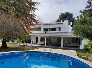 Quinta vacacional · 267m² · 5 Ambientes · 1 Cochera · Venta, Casa Quinta, 5 Ambientes, Galeria, Quincho, Cochera, Pileta, Terraza, Berazategui, El Pato