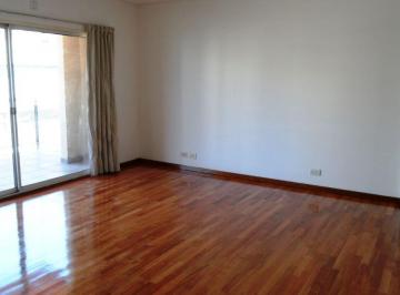 Departamento de 3 ambientes, Parque Chacabuco · Hermoso Semipiso de 3 Ambientes Al Frente. Balcón Aterrazado. Excelente Ubicación!