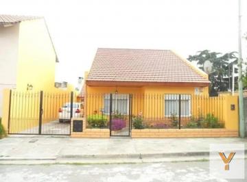 Casa · 235m² · 4 Ambientes · 1 Cochera · Casa en Venta - 3 Dorm. 2 Baños - Cochera - 325 m² - Sierra Chica