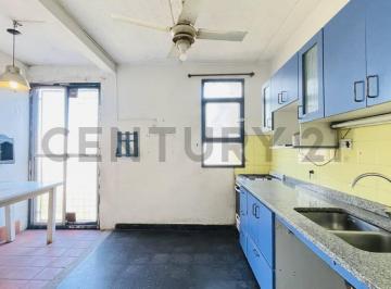 Departamento · 81m² · 4 Ambientes · 1 Cochera · Departamento de 4 Ambientes en Venta en Nueva Pompeya con Balcón. - Barrio Espora.