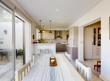 Casa · 158m² · 4 Ambientes · 1 Cochera · Casa en Venta de 4 Ambientes en Martinez con Patio y Escritorio