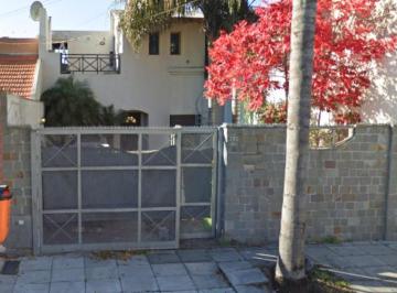 Casa · 160m² · 5 Ambientes · 2 Cocheras · Casa 5 Amb en Venta en Liniers, 2 Plantas, Lote 8,43 X 23,60