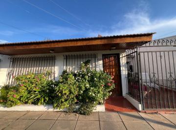 PH · 80m² · 3 Ambientes · 1 Cochera · PH en Venta Castelar Norte.