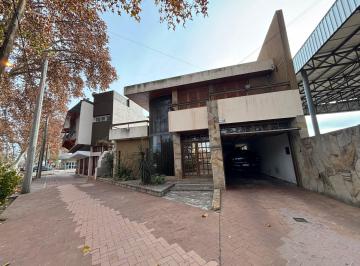 Casa de 7 ambientes, General Alvear · Se Vende Casa Céntrica en Diagonal C. Pellegrini